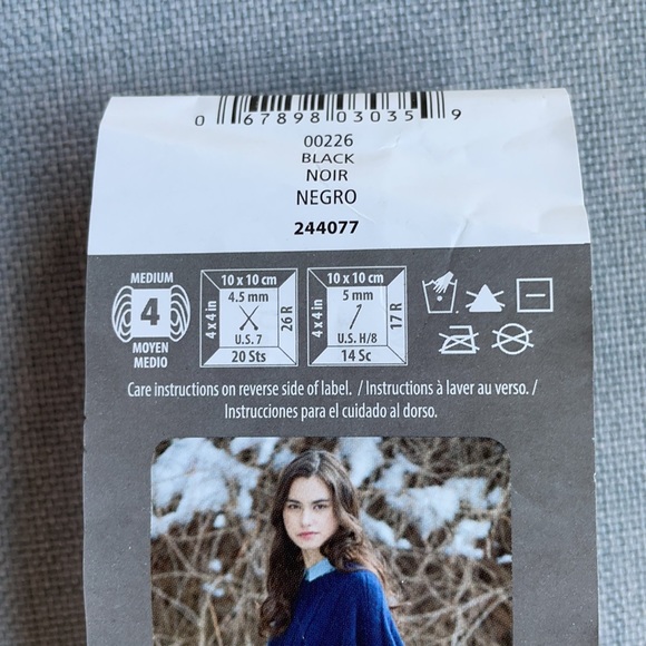 100% Wool Handmade Crochet Black Beanie - Picture 5 of 6